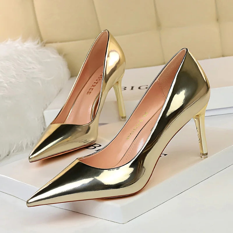 Noiré – minimal, sophisticated, and fashion-forward