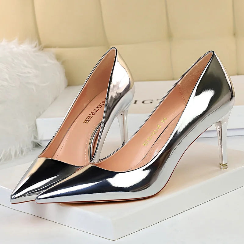 Noiré – minimal, sophisticated, and fashion-forward