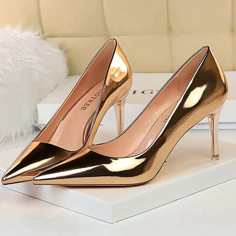 Noiré – minimal, sophisticated, and fashion-forward