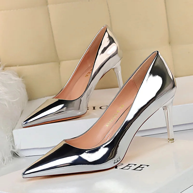 Noiré – minimal, sophisticated, and fashion-forward